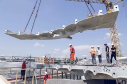 Installation of the 3D printed concrete formwork from voxeljet
